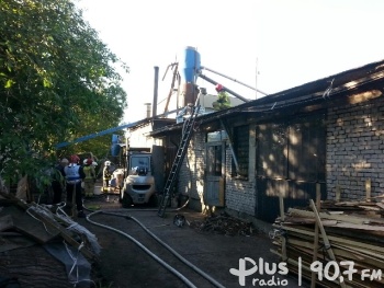 Pożar dachu stolarni w Skarżysku-Kamiennej