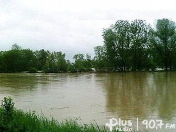 Możliwe burze - podnosi się stan wody w rzekach