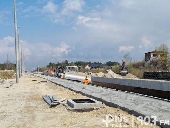 Wykonawca linii Radom-Warka musi naprawić drogi gmin Jedlińsk i Stromiec