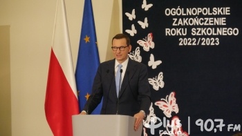 Premier Morawiecki na zakończeniu roku szkolnego w Kozienicach