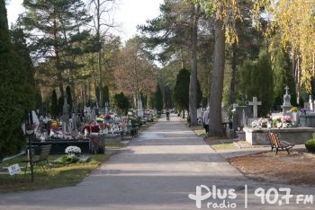 Cmentarz w Kozienicach działa bez zmian