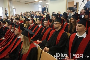 Pierwsi lekarze otrzymali dyplomy na Uniwersytecie Radomskim