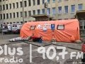 Namioty do „wyłapywania” pacjentów z COVID-19 pojawiły się przed szpitalami na Mazowszu