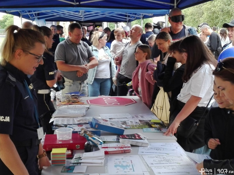 Noc spędzili na komendzie policji