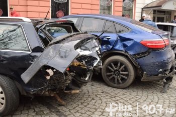 11 uszkodzonych aut, w tym sprawcy w centrum Radomia (zdjęcia)