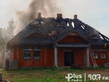 Pożar dachu domu jednorodzinnego