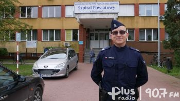Policjant z Kozienic odebrał poród od kobiety, która zaczęła rodzić przed szpitalem