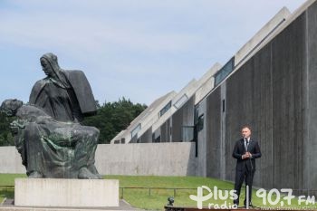 Prezydent Andrzej Duda otworzył Mauzoleum Martyrologii Wsi Polskich w Michniowie