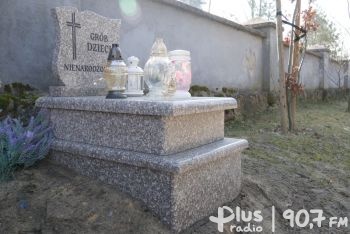 Na cmentarzu w Kozienicach stanął grób dzieci nienarodzonych