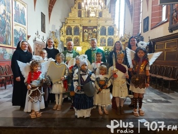 Dzieci przebrały się za św. Michała Archanioła