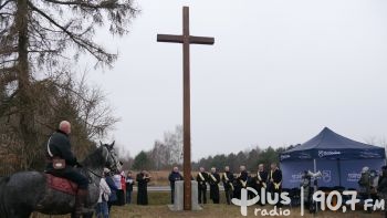 Nowy krzyż przy trasie Kozienice-Zwoleń poświęcony