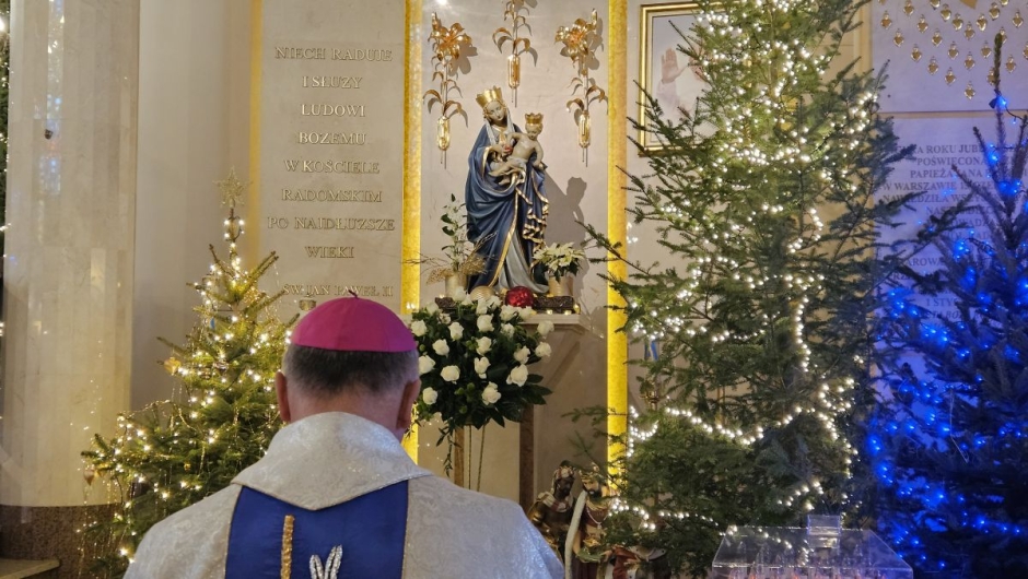 Bp Solaczyk modlił się przy figurze Świętej Bożej Rodzicielki