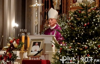 Radomianie i biskup Marek Solarczyk modlili się za zmarłego papieża Benedykta XVI