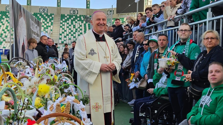 Święcenie pokarm&oacute;w na stadionie Radomiaka