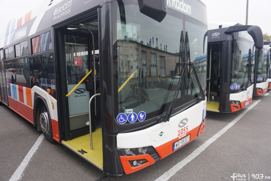 Zamknięty przejazd kolejowy w Antoni&oacute;wce. Objazdy dla linii 26