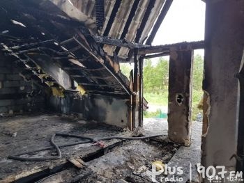 Spłonął dom w Białobrzegach - są poszkodowani