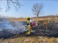 Krok od tragedii w czasie pożaru traw