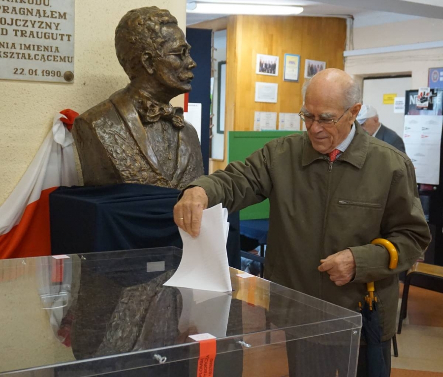 Radomianie przy urnach