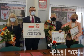 Jedlińsk: Podpisana umowa na remont stołówki