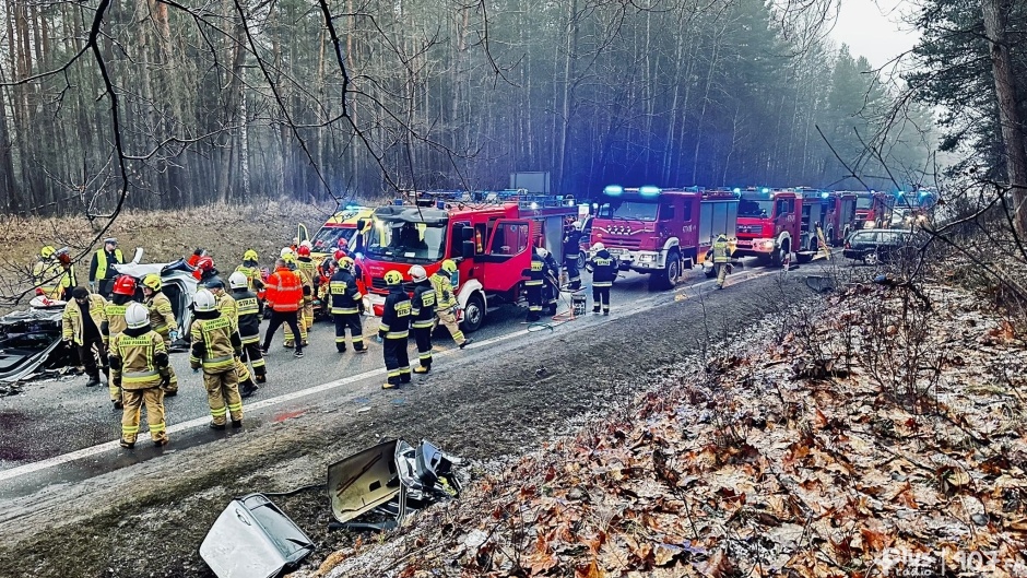 Czołowe zderzenie niedaleko Grębenic