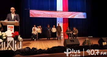 Patriotyczne występy seniorów w Drzewicy