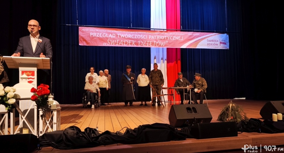 Patriotyczne występy seniorów w Drzewicy