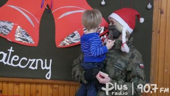 Mikołaj w mundurze odwiedził kozienicką „Pandę”