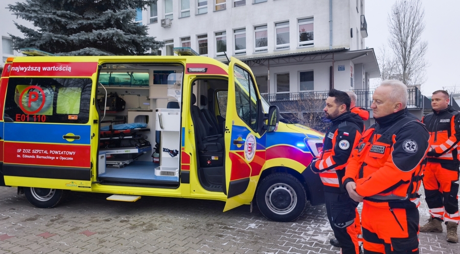 Nowa karetka trafiła do szpitala w Opocznie