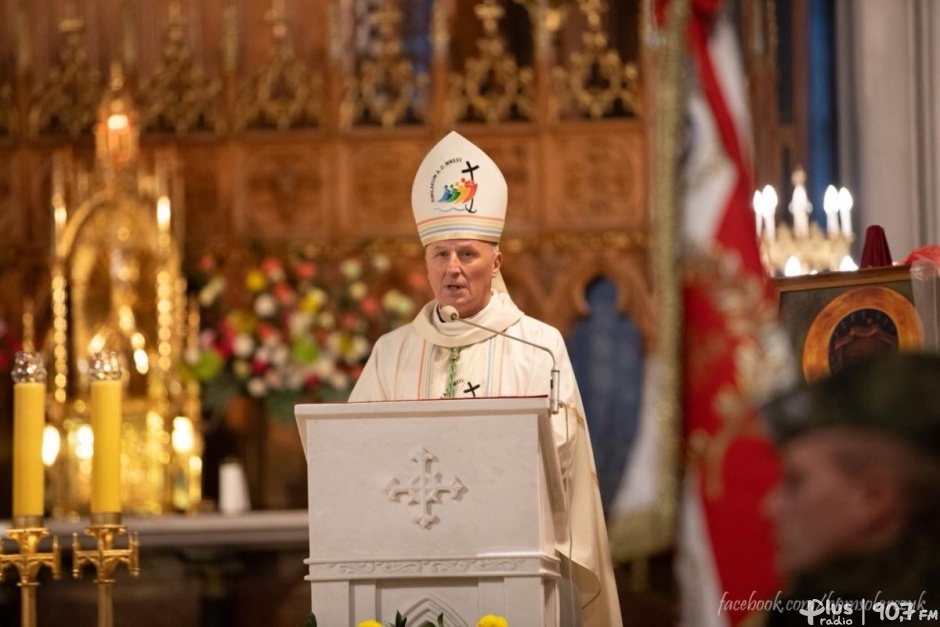 Bp Solarczyk modlił się w intencji Ojczyzny w radomskiej katedrze