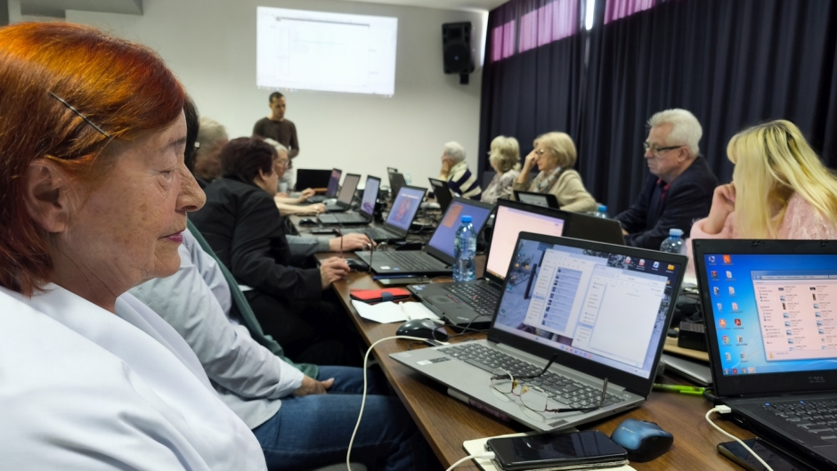 Komputerowe szkolenie dla senior&oacute;w