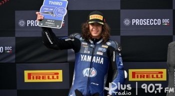 Radomianin na podium Yamaha R3 bLU cRU European Cup