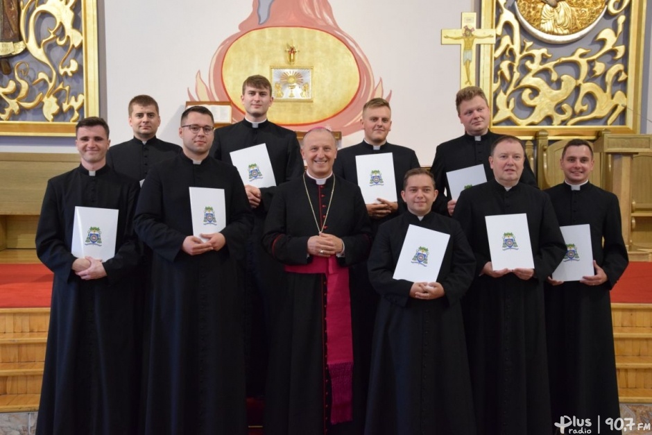 Neoprezbiterzy posłani do pierwszych wspólnot parafialnych. Pierwsze reakcje.