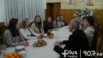 Młodzież tworzy nowy dom parafialny w Magnuszewie
