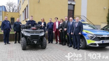 Nowy samochód i quad dla policji w Kozienicach