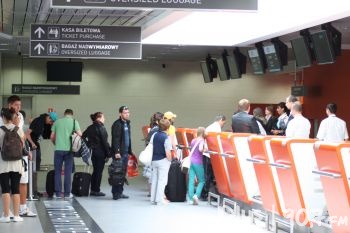 Mazowieccy radni KO apelują do rządu o wsparcie lotniska w Modlinie