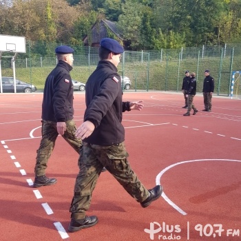 Terytorialsi z 6MBOT szkolą młodych z Iłży - musztra na pierwszy ogień