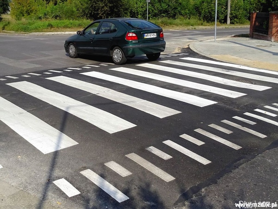 Nowe progi zwalniające  i wyniesione przejścia dla pieszych