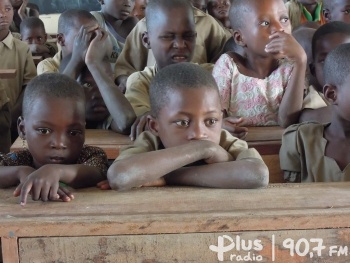 Młodzież ze szkół papieskich wspiera szkołę w Togo