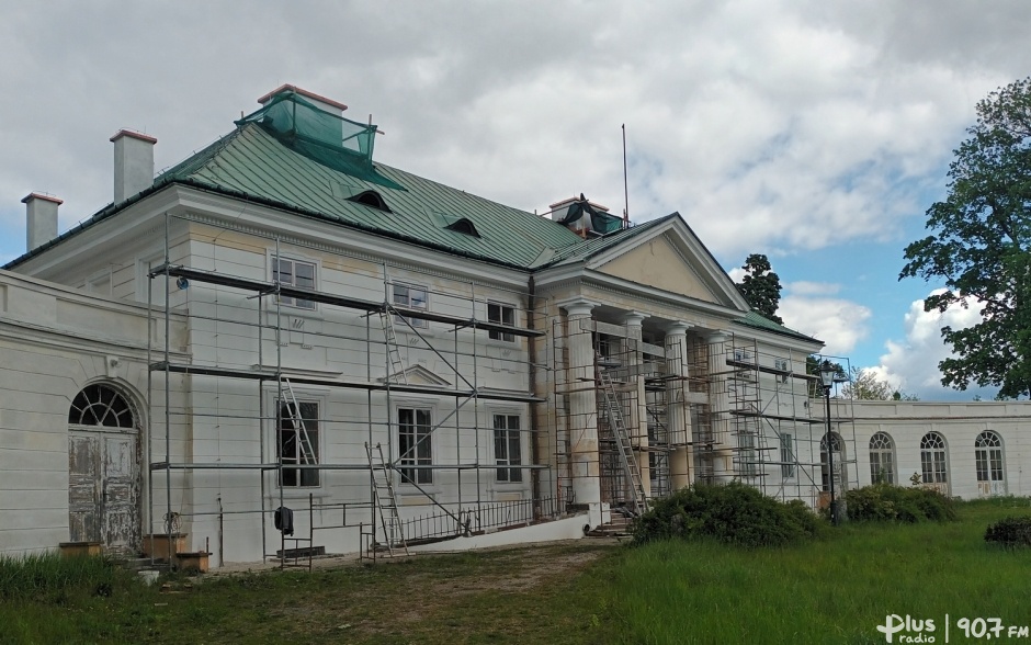 Trwa remont w pałacu w Białaczowie