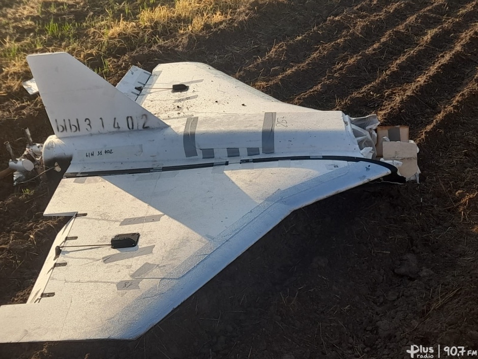 Dron spadł na pole w Mniszkowie