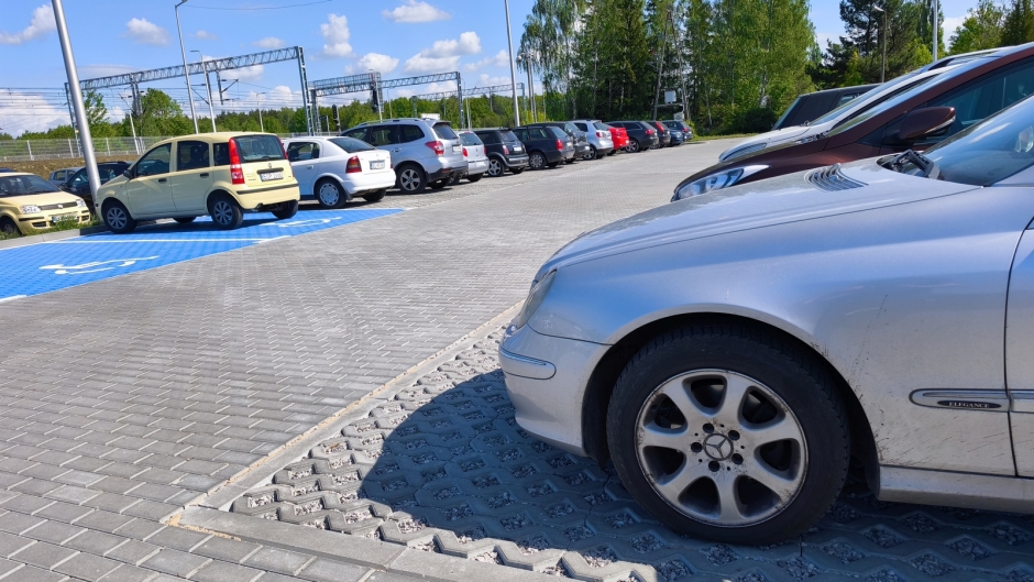Przybyło parking&oacute;w przy stacji Opoczno Południe