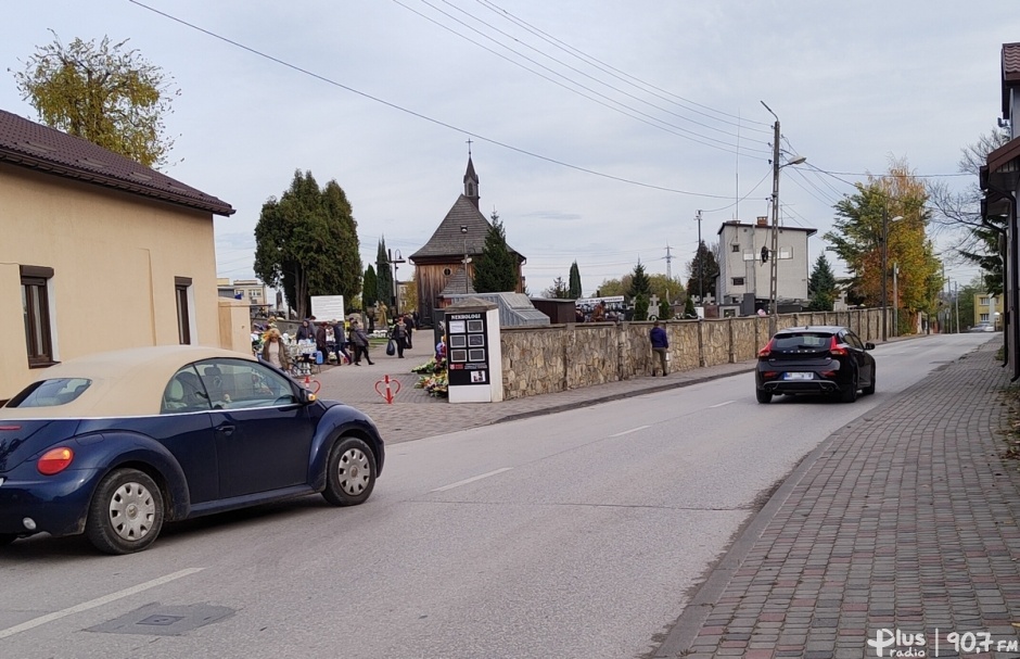 Zmiany organizacji ruchu przy cmentarzach w Opocznie i Końskich