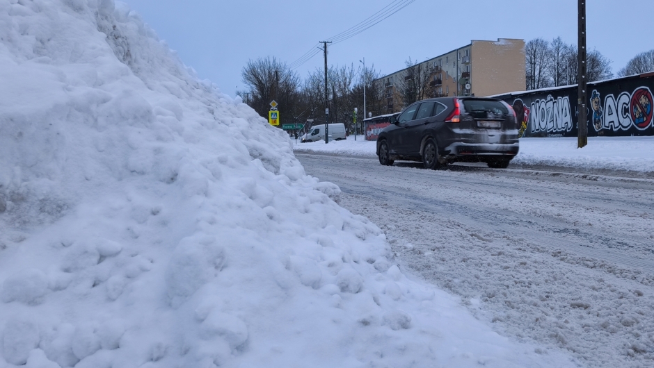 Ślisko na drogach. Uważajcie!