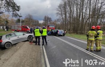 Wypadek na ulicy Kozienickiej w Radomiu. Dwie osoby trafiły do szpitala