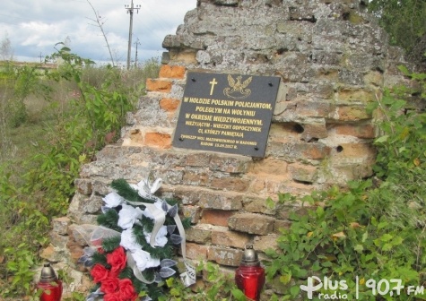 Policjanci zadbają o groby na Ukrainie