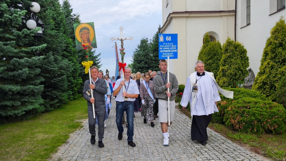 Pątnicy z Gowarczowa wędrują już na Jasną G&oacute;rę