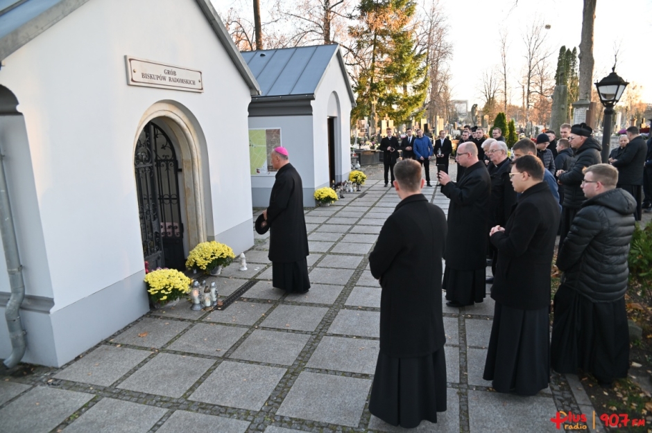 Modlitwa za zmarłych biskup&oacute;w i kapłan&oacute;w