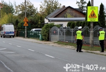 Policjanci sprawdzają stan dróg w rejonach szkół