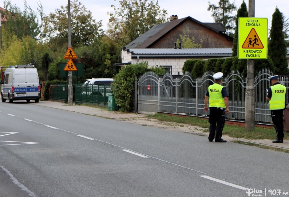 Policjanci sprawdzają stan dróg w rejonach szkół