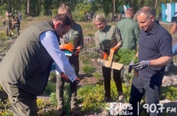 Para prezydencka sadziła las w okolicach Suchedniowa